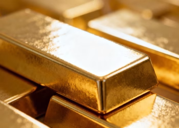 Lingot d'or brillant en gros plan.
