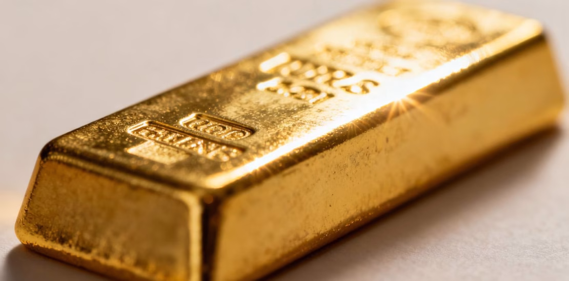 Lingot d'or brillant, symbole de valeur et de pureté.