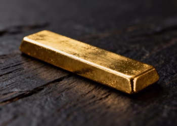 Barre d'or sur fond sombre.
