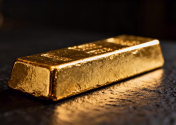 Barre d'or brillant sur fond sombre.