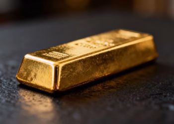 Barre d'or sur fond sombre, symbole de sécurité financière.