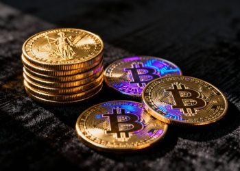 Pièces d'or et de cryptomonnaie pour petits investisseurs.