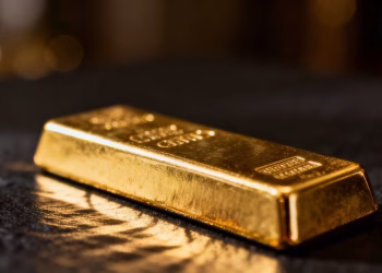 Lingot d'or sur fond sombre.