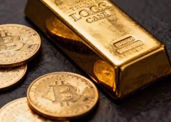 Lingot d'or et pièces d'or sur fond sombre