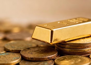 Barre d'or sur des pièces anciennes