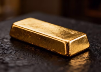 Barre d'or brillant sur fond sombre.