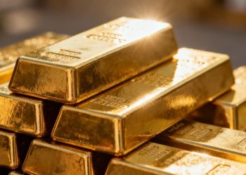 Lingots d'or brillants empilés pour l'investissement.