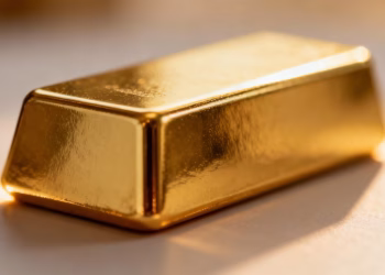 Une barre d'or brillante sur fond flou.