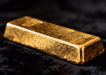 Barre d'or brillante sur fond sombre.