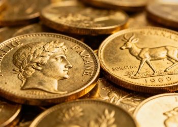 Pièces d'or Napoléon et Krugerrand côte à côte.