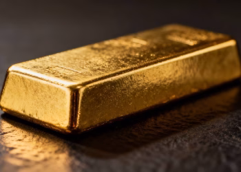 Barre d'or brillante sur fond sombre.