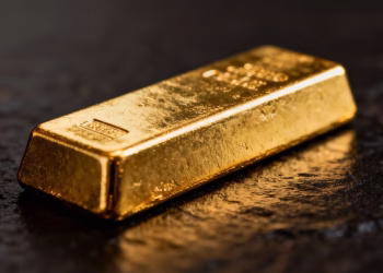 Barre d'or brillante sur fond sombre.