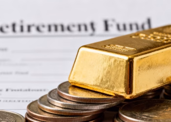 Barre d'or et pièces pour la planification de la retraite.