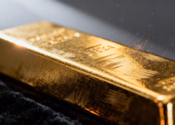 Lingot d'or brillant, gros plan photographique.