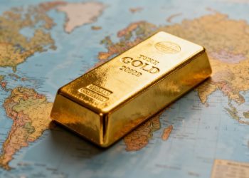 Lingot d'or sur une carte du monde.