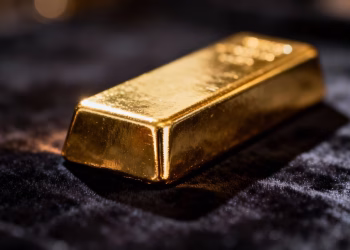 Barre d'or brillante sur fond sombre.