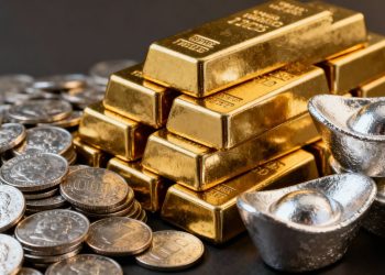Or, argent et platine empilés pour l'investissement.