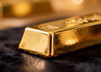 Barre d'or brillante sur fond sombre.