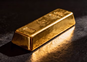Barre d'or brillante sur fond sombre.