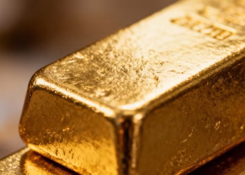 Barre d'or brillante sur fond flou.