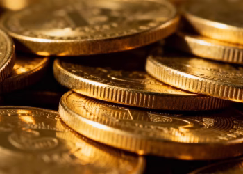 Pile de pièces d'or brillantes