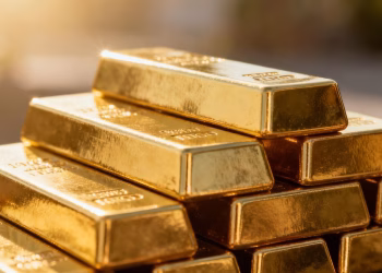 Lingots d'or brillants empilés