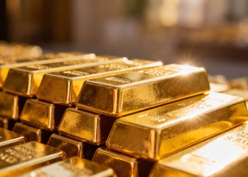 Lingots d'or brillants empilés en Suisse.