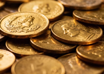 Pièces d'or de collection empilées.