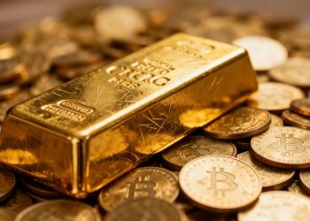 Lingot d'or et pièces d'or, symbole d'investissement.