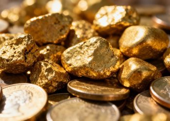 Lingots d'or et pièces d'or brillants.
