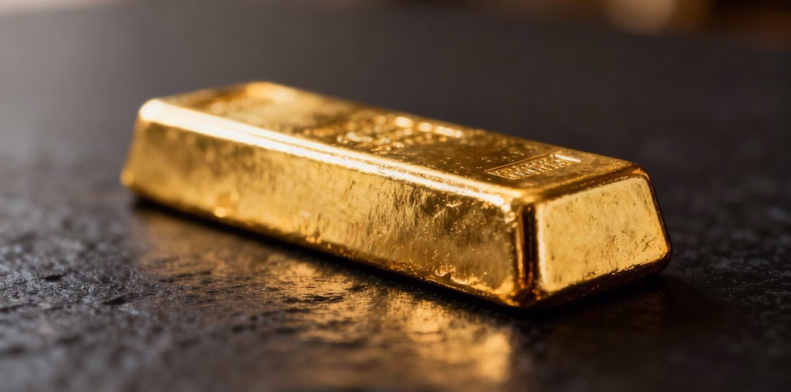 شريط ذهبي لامع على خلفية داكنة.