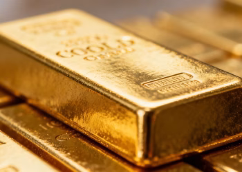 Barre d'or pur de 24 carats, symbole de richesse.
