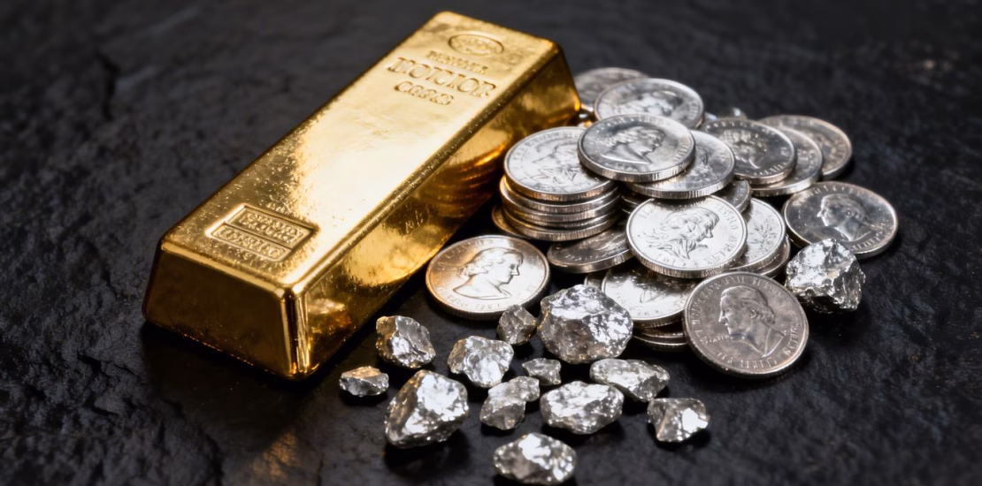 سبائك ذهبية، وعملات بلاتينية، وقطع فضية.