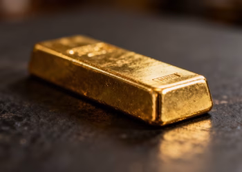 Lingot d'or sur fond sombre