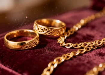 Bijoux en or 18 carats brillants et luxueux.