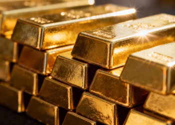 Lingots d'or brillants empilés