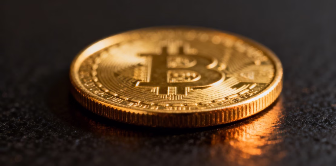 Pièce d'or de collection brillante et détaillée.