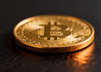 Pièce d'or de collection brillante et détaillée.