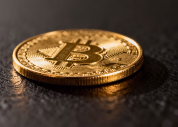 Une pièce d'or brillante et détaillée.