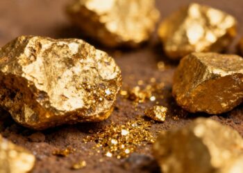 Nuggets et poussière d'or brut d'une mine artisanale.