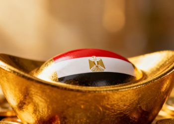 Lingot d'or égyptien reflétant le drapeau