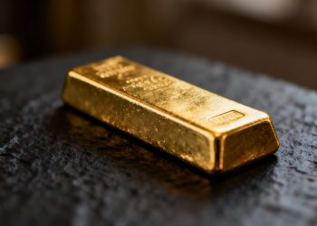 Lingot d'or sur fond sombre.