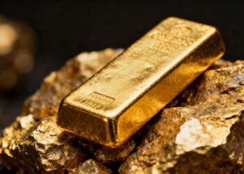 Lingot d'or sur minerai brut