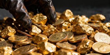 Acciones de minería de oro, lingotes y monedas de oro.