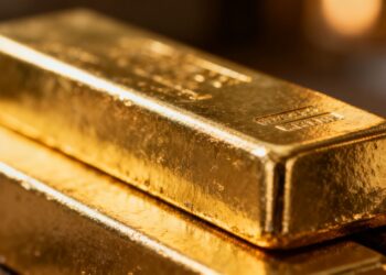 Lingot d'or brillant sur fond flou.