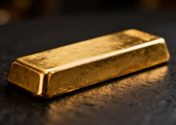 Lingot d'or brillant sur fond sombre