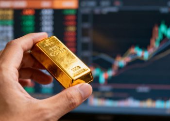 Main d'or tenant une barre d'or, symbole de l'investissement.