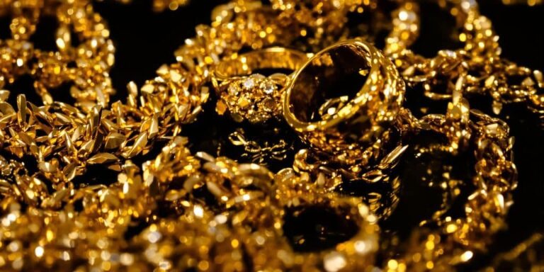 Quels documents sont nécessaires pour assurer des bijoux en or