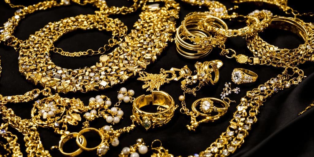 Créer un portfolio de bijoux en or pour attirer clients