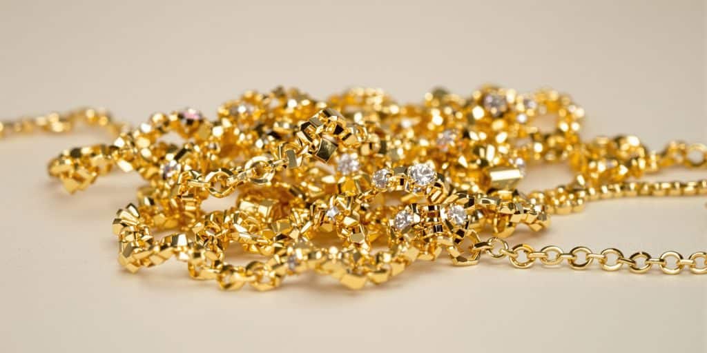 Protéger ses bijoux en or des produits chimiques